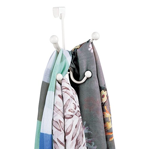 InterDesign Axis Colgador de ropa con 4 ganchos, estrecho perchero para puerta en metal para chaquetas, bolsos o toallas, blanco