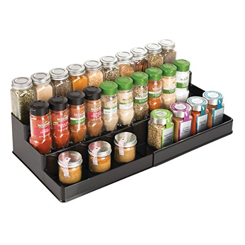 mDesign Especiero extensible para armario de cocina – Estante para especias idóneo como organizador de condimentos, salsas o artículos de pastelería – Anchura adaptable, tres niveles, negro