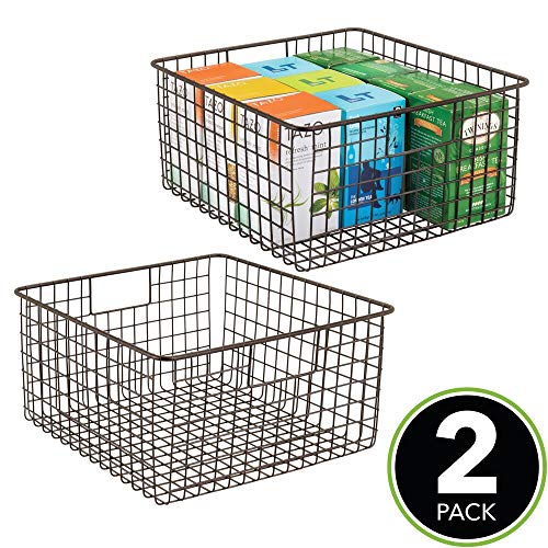 mDesign Juego de 2 cestas de metal multiusos fabricadas con alambre metálico – Organizador de cocina y despensa versátil – Cesta organizadora compacta y universal con asas – color bronce