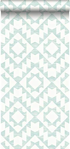 papel pintado pintura de tiza con textura eco alfombra azteca Ibiza Marrakech verde menta pastel agrisado claro y blanco mate - 148674 - de ESTAhome.nl