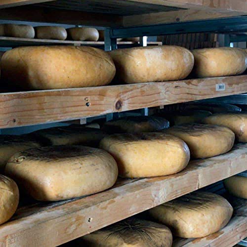 QUESO MAHÓN MENORCA SON VIVES (LECHE DE VACA MENORQUINA & FRISONA) De 2-4 meses de maduración aprox. (SEMICURADO, MEDIA PIEZA 1/2)