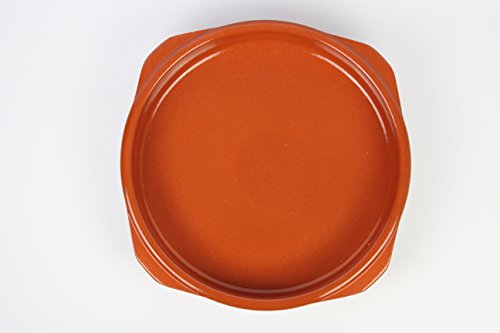 Cazuela de barro con asas. 38,6 cm diámetro, con asas 42,3cm x 7,3 cm altura. Hecha en España. Barro refrectario.Medidas interior 34,9cm