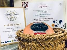 GRAN TAJO torta del casar queso a base de leche cruda de oveja pieza 650 gr