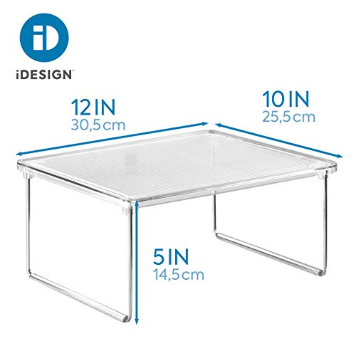 iDesign Estante adicional para la cocina, pequeño organizador de armario de plástico y metal, estante de cocina apilable para vajilla, alimentos o especias, transparente y plateado