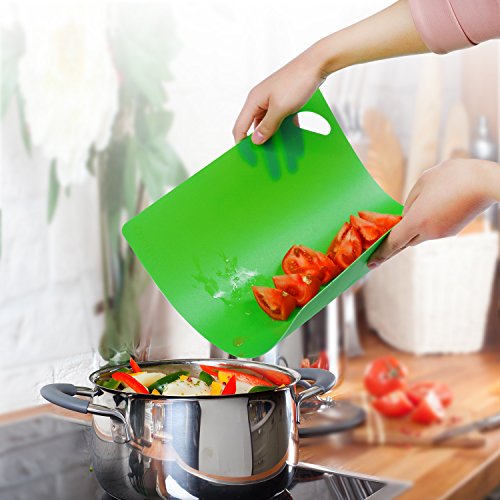 Juego de tableros de corte de plástico flexible extra grueso - Alfombrillas con iconos de alimentos y manijas fáciles de agarrar, sin BPA, sin poros, aptas para lavavajillas por Olivivi - Juego de 4