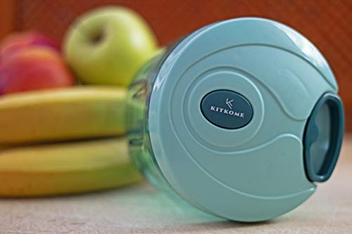 Kitkome Picador Manual de Alimentos - 900ml - 5 Cuchillas de Acero Inoxidable Multiuso Ecológico y Fácil de Limpiar - Tritura Rápido y Eficazmente las Verduras - Incluye Accesorios de Regalo