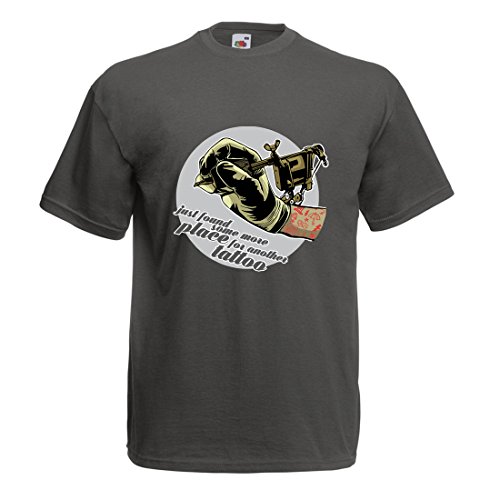 lepni.me Camisetas Hombre Aerógrafo - Máquina de Tinta del Tatuaje, Incada Pulgada está Tatuada, Consejos interesantes, Ropa de Ventilador, Ideas de Regalos de Humor (Large Grafito Multicolor)
