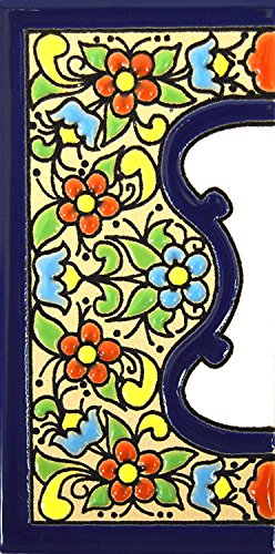 Letreros con numeros y letras en azulejo de ceramica policromada, pintados a mano en técnica cuerda seca para placas con nombres, direcciones y señaléctica. Texto personalizable. Diseño FLORES MEDIANO 10,9 cm x 5,4 cm. (MARGEN "CENEFA")