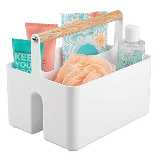 mDesign Cajas organizadoras para baño – Cajas de plástico con asas de madera para el almacenamiento de productos cosméticos – Organizador de baño con dos compartimentos – blanco/color roble