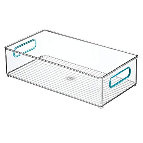 mDesign Contenedor de plástico grande con asas – Práctico organizador de frigorífico para almacenar alimentos – Cajas organizadoras de plástico sin BPA para cocina o nevera – transparente y azul