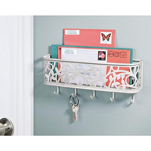 mDesign Guardallaves con Cesta metálica para Pasillo y Cocina – Compacto Llavero de Pared con Bandeja para Cartas y 5 Ganchos para Colgar – Colgador de Llaves de Metal para Pared – Gris Claro