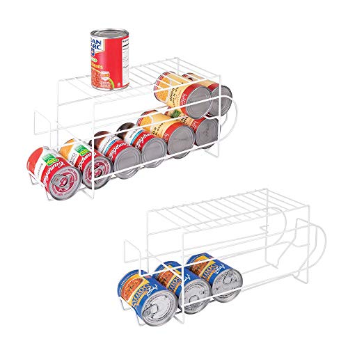 mDesign Juego de 2 organizadores de frigorífico para alimentos – Moderno organizador de cocina para latas de bebida y conservas – Soporte y dispensador de latas de metal para nevera o armario – blanco