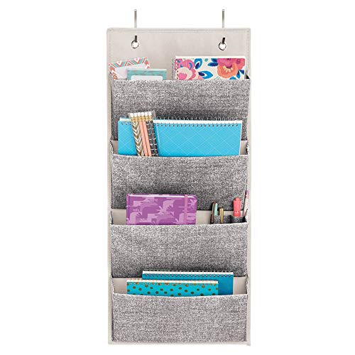 mDesign Organizador colgante con textura – Panel clasificador de fibra sintética transpirable con cuatro bolsillos – Estantería de tela para colgar de la puerta o en la pared – negro