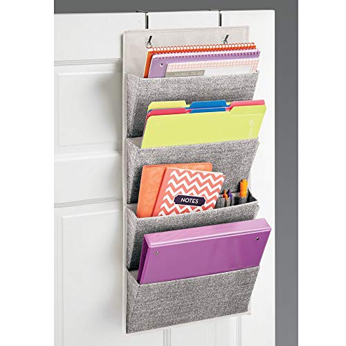 mDesign Organizador colgante con textura – Panel clasificador de fibra sintética transpirable con cuatro bolsillos – Estantería de tela para colgar de la puerta o en la pared – negro