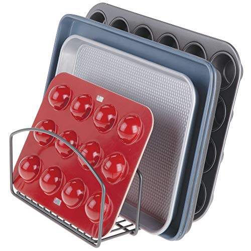 mDesign Organizador de cocina – Bandeja organizadora con 3 apartados para poner orden en la cocina – Rejilla de metal para tablas de cortar, moldes de hornear, etc. – color grafito