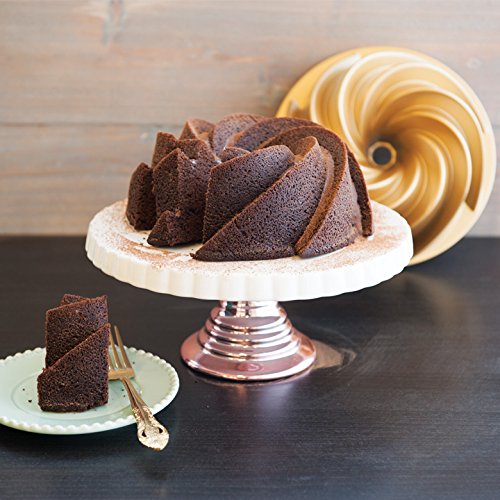NordicWare - Molde para bizcocho con muescas de filigrana, aluminio, oro, 21,6 x 21,6 x 10,2 cm