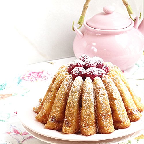 NordicWare - Molde para tartas (21,6 x 21,6 x 9,5 cm), color dorado