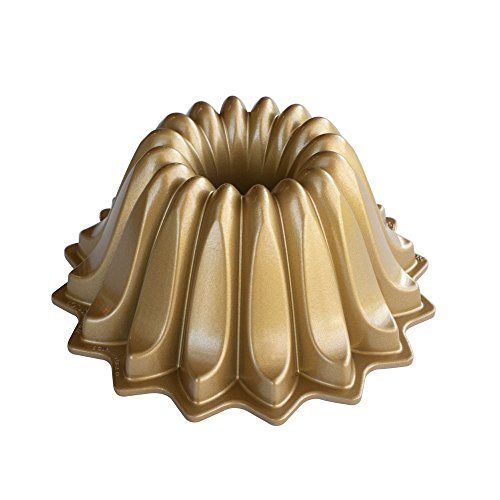 NordicWare - Molde para tartas (21,6 x 21,6 x 9,5 cm), color dorado