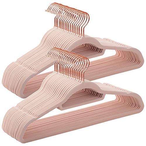 SONGMICS Perchas de Terciopelo, 50 Paquetes, para Ropa, Antideslizante, Gancho Giratorio, Oro Rosa, 0.6cm Grosor, Ahorro de Espacio, 45cm Ancho para Abrigo, Vestido, Pantalones, Rosado CRF21PK50