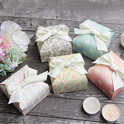 STOBOK 50 Piezas de Cajas de Dulces con Forma de Arabes en Forma de arabescos, Cajas de Regalo de Galletas cuadradas con Cinta para decoración de Bodas - 7.5x7.5x3.5cm (Color de Cinta al Azar)