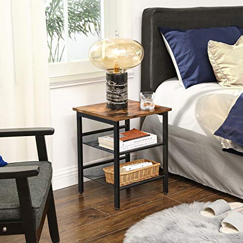 VASAGLE Mesita de Noche Industrial, Mesa Auxiliar con 2 Estantes de Malla Ajustable, para Dormitorio, Salón, Armazón Metálico Estable, Fácil Montaje, Marrón Rústico y Negro LET23X