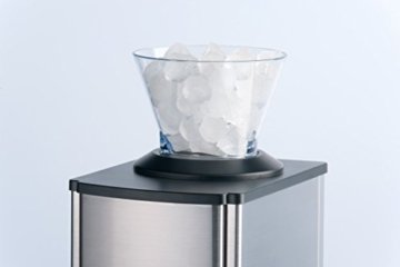 4050 BETEC - Picadora de hielo eléctrico Picadora de hielo • Picahielo • 15 kg / h • Recipiente de 3,5 L (unos 1,75 kg) para el hielo • Embudo de llenado • Interruptor de seguridad • Antideslizante • Plateado