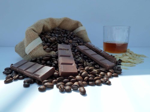 Amaretto y granos de café con sabor a chocolate 100 g bolsa