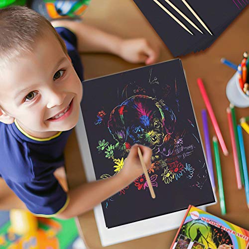 BESTZY Manualidades para Niños, 50 Hojas Scratch Art Cuadernos para Dibujar Papel de Rascar Incluye 4 Plantillas de Plantillas de Dibujo y 5 Lápices de Madera y 1 Sacapuntas