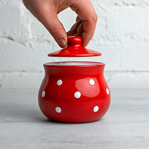 City to Cottage® - Azucarero de cerámica pintada a mano con tapa, diseño de lunares, color rojo y blanco