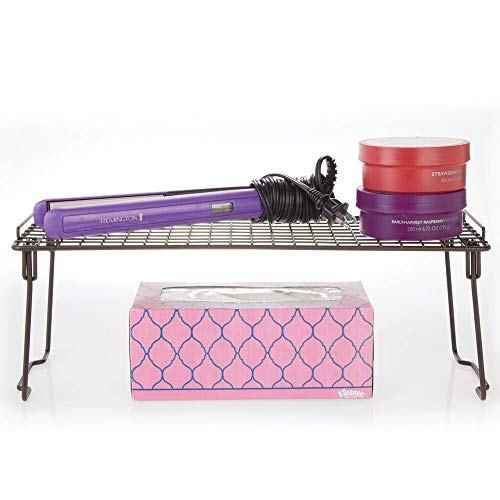 mDesign Estante apilable para almacenaje de cocina – Repisa metálica de cocina con patas plegables – Moderno organizador de armarios para la vajilla, latas de conservas y especias – color bronce