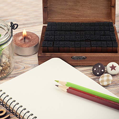 Set 70 Piezas Sellos de Tinta Alfabeto Goma y Madera Con Caja Organizar y Guardar Por Kurtzy - Letras, Números y Signos Puntuación - Set Letras Completo para Artes, Manualidades, Hacer Tarjetas y Más