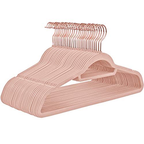 SONGMICS 30 Perchas de Terciopelo para Ropa, Antideslizante, Gancho Giratorio, Oro Rosa, 0.6cm Grosor, Ahorra Espacio, 45cm Ancho para Abrigo, Vestido, Pantalones,Corbatas, Rosa Claro CRF21PK30