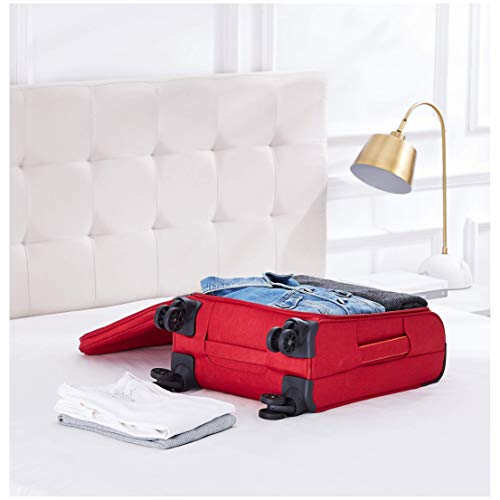 AmazonBasics – Maleta con ruedas flexible acolchada Belltown, 52 cm, Rojo