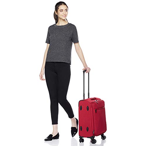 AmazonBasics – Maleta con ruedas flexible acolchada Belltown, 52 cm, Rojo