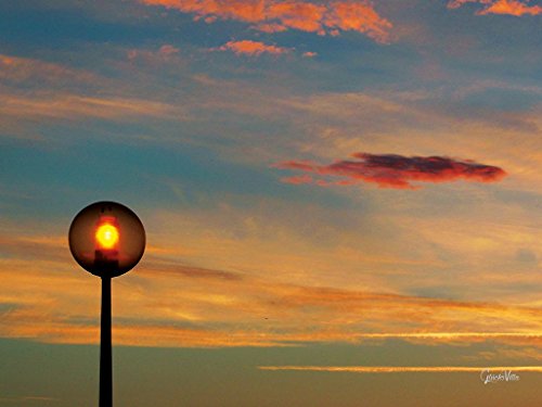 Feliz villa - Imagen XXL (120 x 90 cm horizontal, impresión digital sobre cristal acrílico, 5 mm, farol Francia, Atlántico, Noche, naranja, rojo, azul, cielo, foto grande