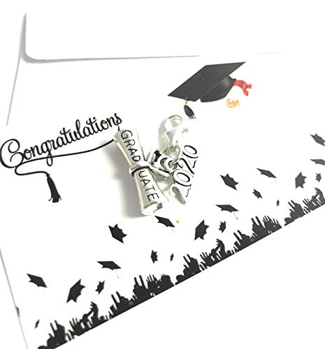 Libby's Market Place. Clip con diseño de diploma de graduación y colgante con cifra 2017, vienen en bolsa de regalo, de organza.