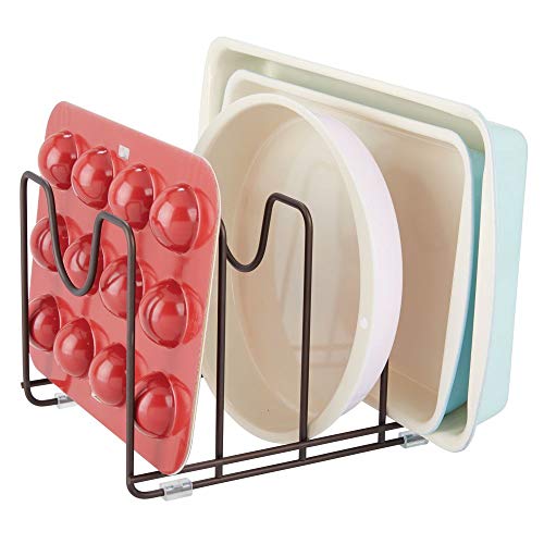 mDesign Soporte para sartenes, ollas y tapas – Organizador de tapaderas compacto de metal para armarios de cocina – Accesorios de cocina para ahorrar espacio de almacenaje – color bronce