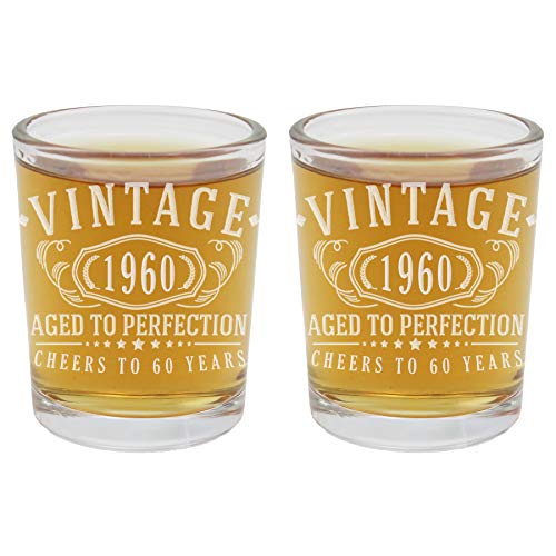 2pk Vintage 1960 - Vasos de chupito grabados de 2,5 oz - 60 cumpleaños envejecidos a la perfección - 60 años de edad regalos