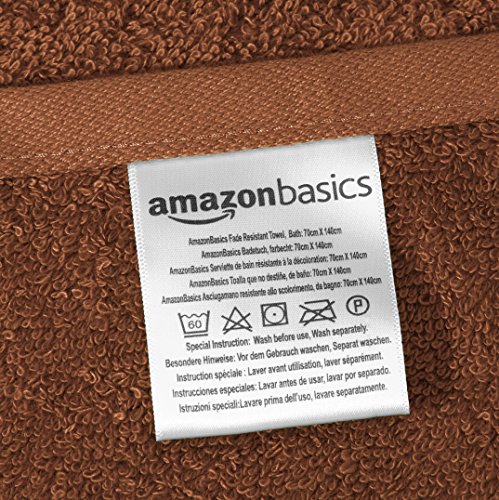 AmazonBasics - Juego de toallas (colores resistentes, 2 toallas de baño y 2 toallas de manos), color marrón
