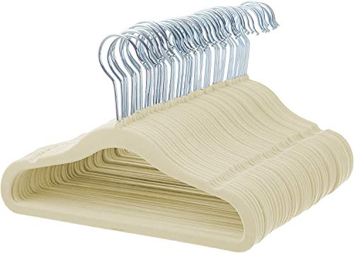 AmazonBasics - Perchas infantiles de terciopelo - Paquete de 50, Beige