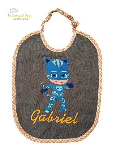 Babero con elástica personalizado con bordado gattoboy PJ MASKS y nombre – GABRIEL – Bebé – Tamaños color 30 x 38 cm (aprox.) – Interior plastificado