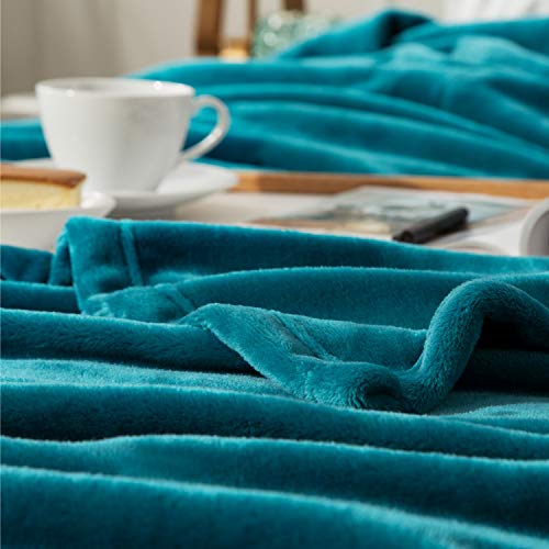 Bedsure Manta para Sofás de Franela 130x150cm - Manta para Cama 90 Reversible de 100% Microfibre Extra Suave - Manta Verde Azulada Transpirable