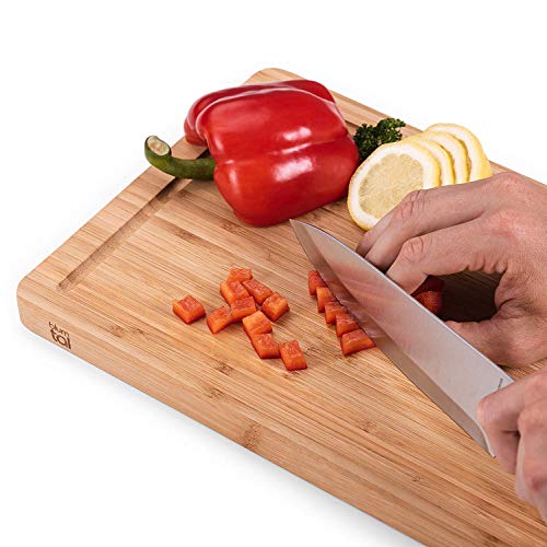 Blumtal Tabla De Cortar 100% de Bambú | Resistente, Dos Medidas Disponibles | Antiséptica | Accesorios De Cocina | Tabla De Madera Natural (38 x 25 cm)