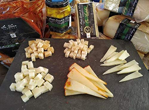 Caja Regalo GOURMET. (PACK C: QUESOS ARTESANOS CON ESPECIAS y Botella AOVE ECO) - La Verea Andaluza. Quesos artesanos y Aceite de oliva v.e. ECOLÓGICO, 100% Monovarietal Arbosana. Cesta navidad.