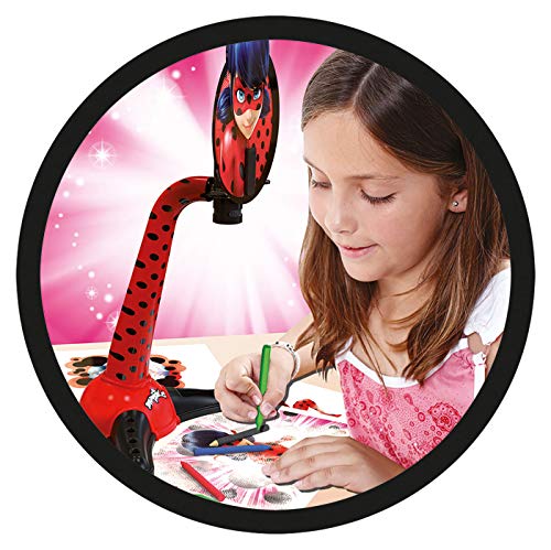 Educa - Proyector Miraculous Ladybug 40 diapositivas, incluye adhesivos, ceras de colores y un lápiz, a partir de 5 años (17415)