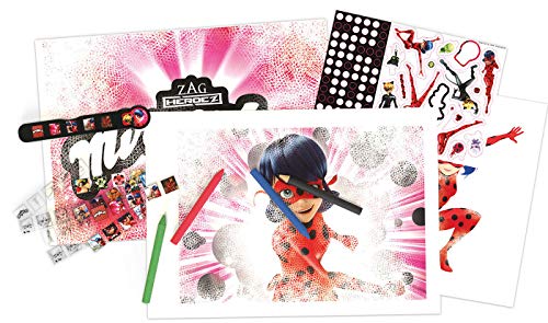 Educa - Proyector Miraculous Ladybug 40 diapositivas, incluye adhesivos, ceras de colores y un lápiz, a partir de 5 años (17415)