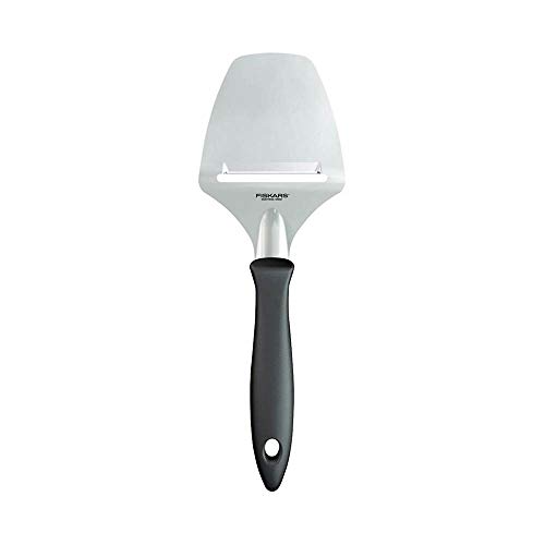 Fiskars Cortador de queso con hoja de acero inoxidable, Plástico/Acero inoxidable, Longitud: 21 cm, Negro/Plata, Essential, 1023789