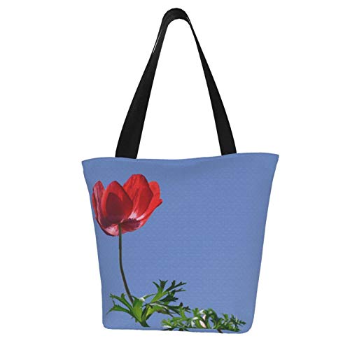Flor de anémona roja contra un cielo azul claro Bolsas de tela reutilizables para compras de comestibles, bolsas de moda para manualidades, diseños creativos