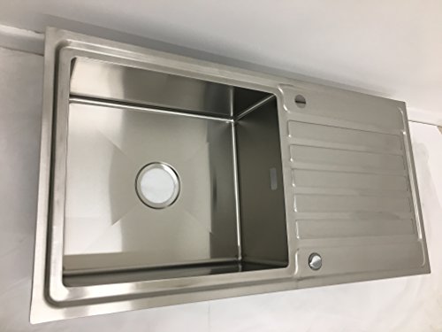 Fregadero de cocina moderno con escurridor reversible.