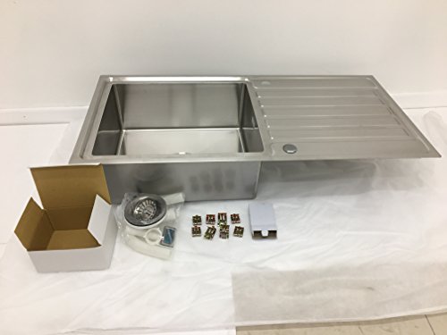 Fregadero de cocina moderno con escurridor reversible.